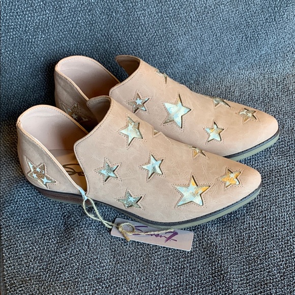Seven7 Shoes - NWT Seven7 Star Suede Bootie